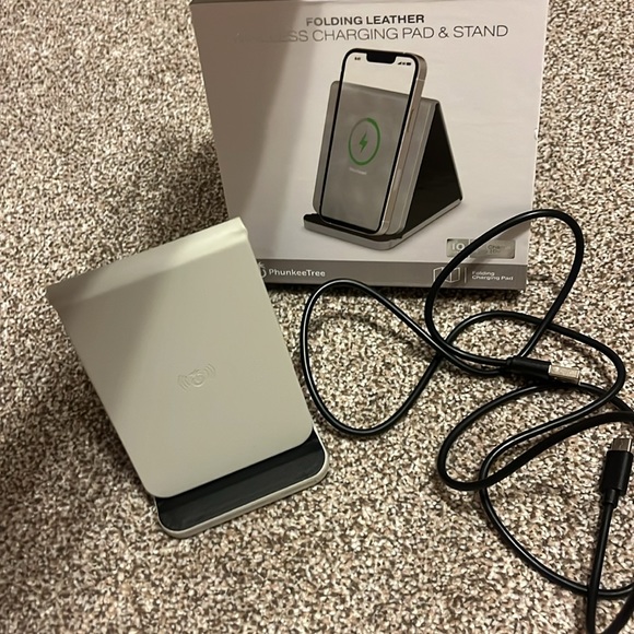 Leather wireless charging pad/stand - Picture 4 of 5